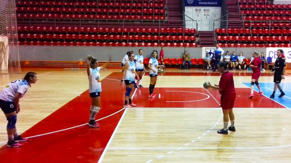 Remi na premijeri u Jezeru, Super B