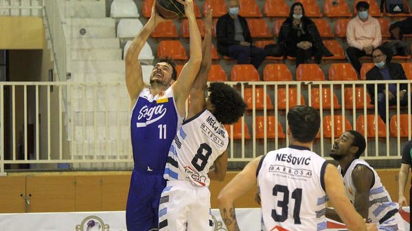 Sloga "preplivala" Dunav, Košarkaška liga Srbije