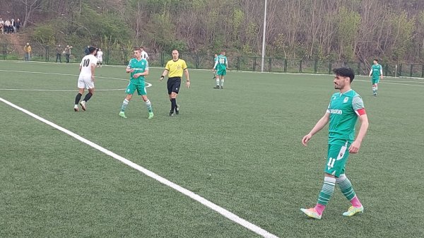 Miris "bulki" nije opio "sokolove", izvukli remi sa igračem manje, Srpska liga Beograd