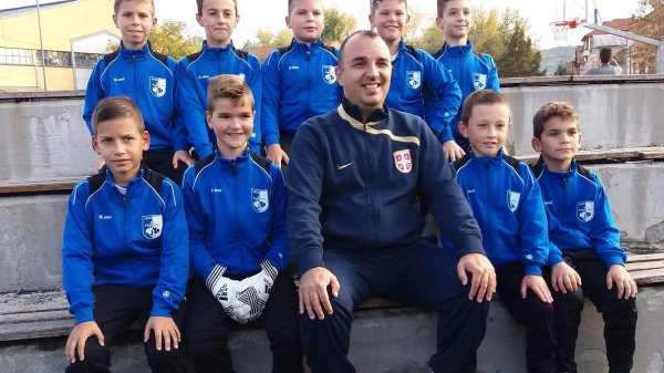 Radnički ubedljiv protiv Lidera, Prva liga pionira FSRIS