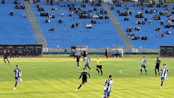 Na Karaburmi mreže mirovale, tresle se samo prečka i stativa, Mozzart Bet Super liga Srbije - Play Off